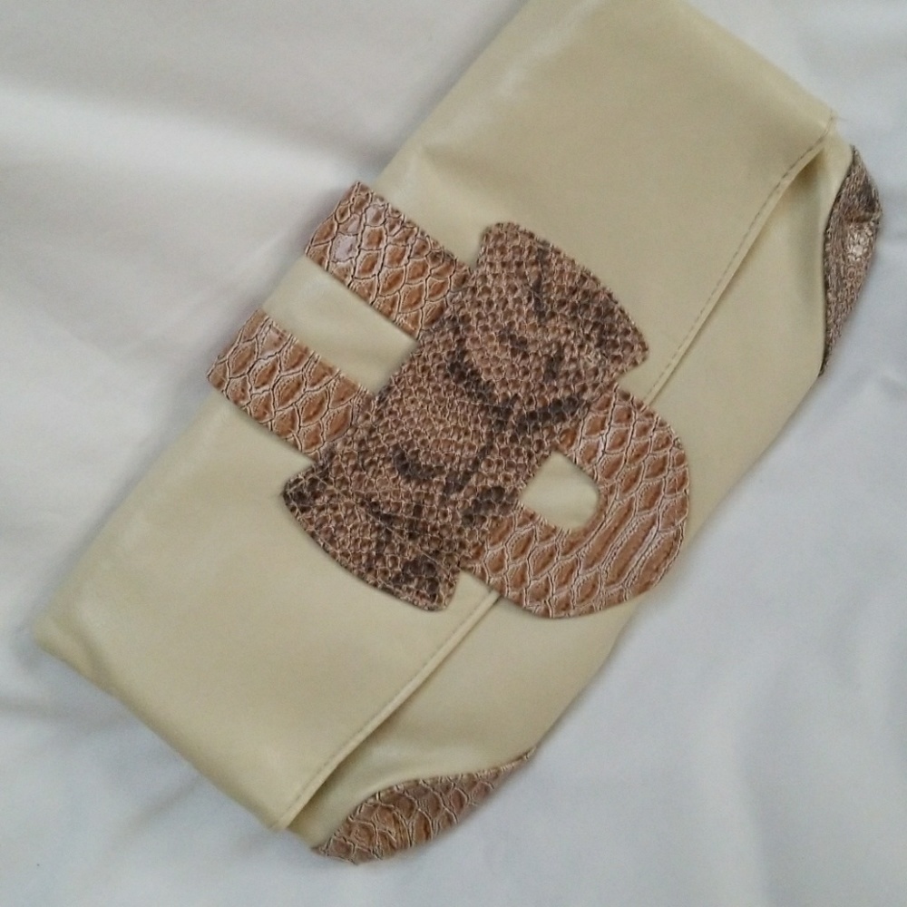 VTG Daisy Fuentes cream & snake print clutch Bag